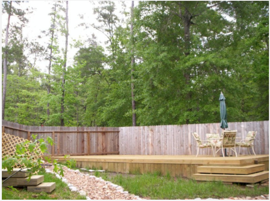 Ground-level backyard deck design in Coldspring, TX